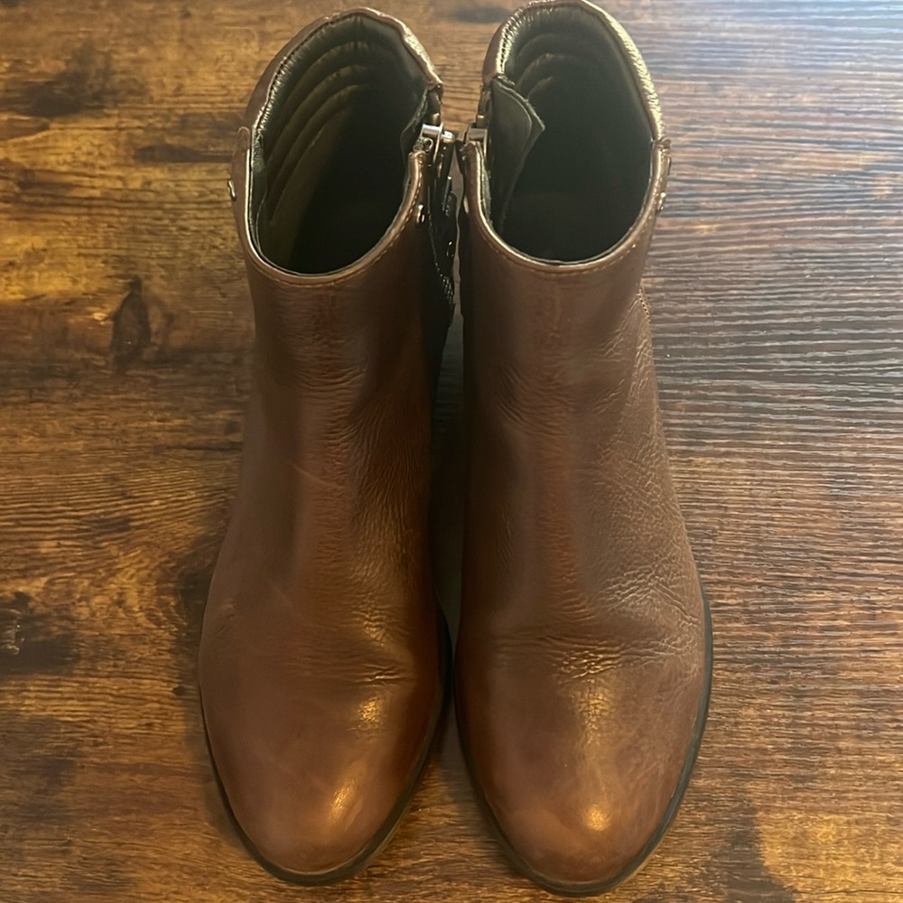 Sorel Danica Brown Side Zip Short Bootie size 9.5